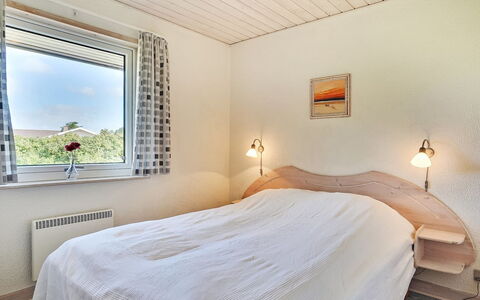 Aurelia - 500M to the Fjord: Chambre, Lit, Drap De Lit, Cadre De Lit, Literie, Domicile, Plafond, Linge, Dur, Oreiller
