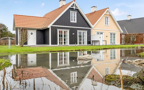 Folkmar - 800M from the Sea: Herbe, Maison, Toit, Chalet, Domicile, Arbuste, Ferme, Lot Terre, Zone Rurale