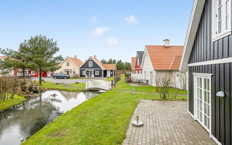 Folkmar - 800M from the Sea: Herbe, Maison, Toit, Chalet, Domicile, Arbuste, Ferme, Lot Terre, Zone Rurale