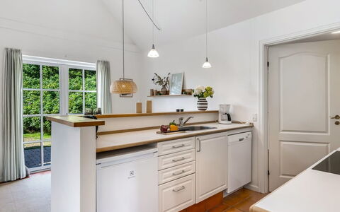 Thoran - from the Sea: Design Intérieur, Comptoir, Cuisine, Sol, Meubles, Cabinetry, Bois, Plafond, Sol, Luminaire
