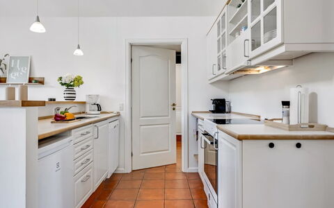 Thoran - from the Sea: Cuisine, Cabinetry, Design Intérieur, Comptoir, Sol, Appareil De Cuisine, Meubles, Bois, Principaux Appliance, Sol