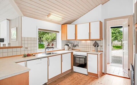 Salla - 1.2Km from the Sea: Cuisine, Bois, Design Intérieur, Comptoir, Sol, Plafond, Sol, Domicile, Appareil De Cuisine, Meubles