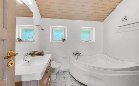 Salla - 1.2Km from the Sea: Luminaire Plomberie, Design Intérieur, Salle De Bains, Sol, Sol, Plafond, Baignoire, Robinet, Évier, Plomberie