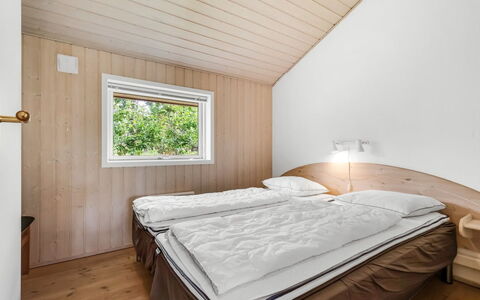 Salla - 1.2Km from the Sea: Bois, Chambre, Plafond, Domicile, Lit, Dur, Literie, Cadre De Lit, Tache De Bois, Planche