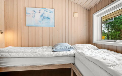 Salla - 1.2Km from the Sea: Bois, Chambre, Lit, Sol, Sol, Drap De Lit, Literie, Design Intérieur, Plafond, Cadre De Lit