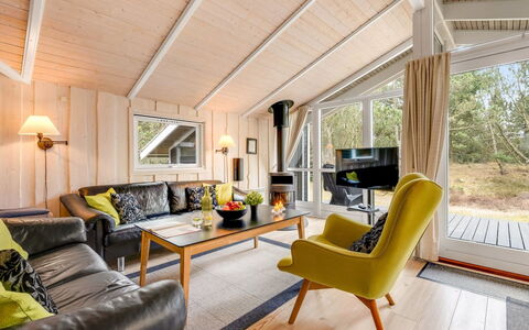 Abiorn - 2.5Km from the Sea: Design Intérieur, Bois, Plafond, Meubles, Canapé, Sol, Salon, Pièce, Sol, Domicile