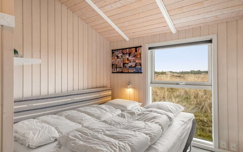 Abiorn - 2.5Km from the Sea: Bois, Chambre, Lit, Conception, Dur, Literie, Tache De Bois, Drap De Lit, Daylighting