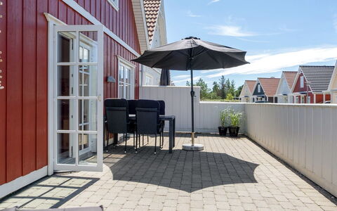 Todorka - 800M from the Sea: Arbuste, Design Urbain, Couverture De Sol, Brique, Appartement, Biens, Brickwork, Balcon, Aménagement Paysager