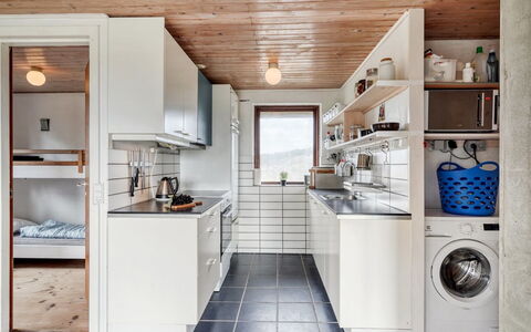 Thorgisl - 1.4Km from the Sea: Sol, Mur, Cuisine, Bois, Design Intérieur, Sol, Plafond, Principaux Appliance, Comptoir, Appareil De Cuisine
