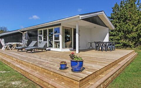 Aimo - 1.8Km from the Sea: Bois, Dur, Planche, Plate-Forme, Chalet, Ombre, Porche, Tache De Bois, Conception