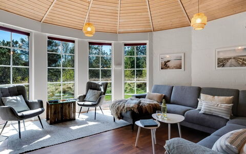 Ingmund - 2Km from the Sea: Design Intérieur, Meubles, Sol, Bois, Sol, Plafond, Salon, Parquet, Table, Domicile