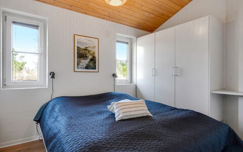 Ingmund - 2Km from the Sea: Bois, Plafond, Chambre, Design Intérieur, Lit, Sol, Sol, Domicile, Drap De Lit, Meubles