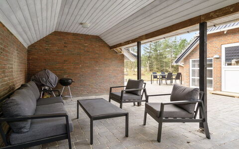 Lumi - 800M from the Sea: Biens, Ferme