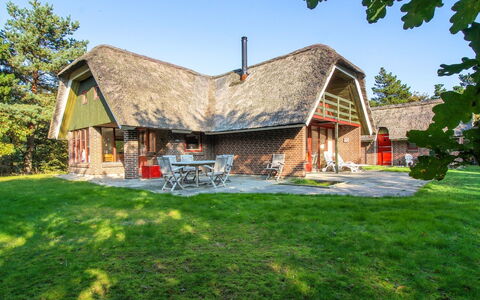 Alfons - 600M from the Sea: Toit, Maison, Lot Terre, Domicile, Chalet, Biens, Batiments Jardin, Ombre, Cabane En Rondins, Aménagement Paysager
