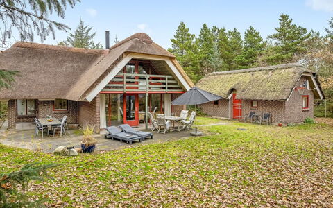 Alfons - 600M from the Sea: Chalet, Village, À Déchaumer, Cabane
