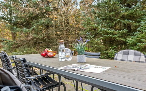 Alfons - 600M from the Sea: Meubles, Mobilier De Jardin, Table, Tableau De Plein Air, Chaise, Extérieur Banc, Table Cuisine Et Salle A Manger, Patio, Banc