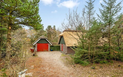 Alfons - 600M from the Sea: Biens, Ombre, Allée, Ferme