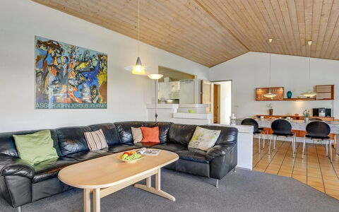 Tali - 700M from the Sea: Design Intérieur, Bois, Plafond, Canapé, Sol, Meubles, Sol, Salon, Pièce