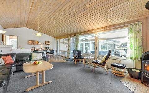 Tali - 700M from the Sea: Design Intérieur, Plafond, Bois, Canapé, Sol, Meubles, Salon, Sol, Domicile