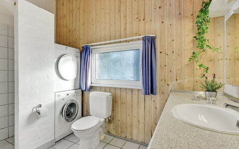 Tali - 700M from the Sea: Sol, Bois, Sol, Luminaire Plomberie, Plafond, Design Intérieur, Évier, Salle De Bains, Pièce, Lavabo