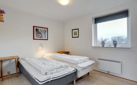 Dværg - 350M from the Sea: Mur, Lit, Chambre, Bois, Design Intérieur, Meubles, Sol, Plafond, Sol, Drap De Lit