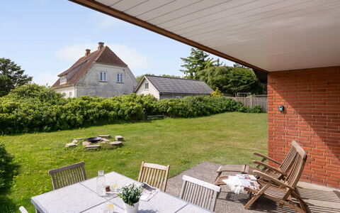 Dværg - 350M from the Sea: Herbe, Arbuste, Toit, Zone Résidentielle, Maison, Jardin, Domicile, Meubles, Lot Terre, Chalet