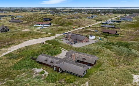 Nicolaus - from the Sea: Herbe, Maison, Toit, Chalet, Domicile, Arbuste, Ferme, Lot Terre, Zone Rurale