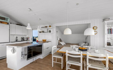 Thorgny - from the Sea: Sol, Cuisine, Bois, Meubles, Design Intérieur, Sol, Plafond, Parquet, Comptoir, Table Cuisine Et Salle A Manger
