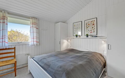 Thorgny - from the Sea: Bois, Chambre, Plafond, Lit, Design Intérieur, Sol, Sol, Meubles, Drap De Lit, Literie