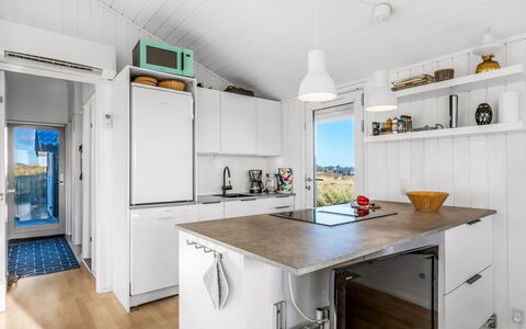 Thorgny - from the Sea: Cuisine, Bois, Comptoir, Principaux Appliance, Appareil De Cuisine, Sol, Design Intérieur, Plafond, Sol, Meubles