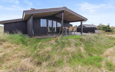 Svenne - 500M from the Sea: Bâtiment, Maison, Bois, Domicile, Toit, Chalet, Zone Résidentielle, Arbuste, Architecture