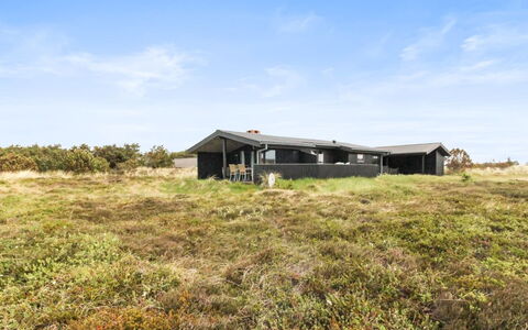 Svenne - 500M from the Sea: Bâtiment, Maison, Bois, Domicile, Toit, Chalet, Zone Résidentielle, Arbuste, Architecture