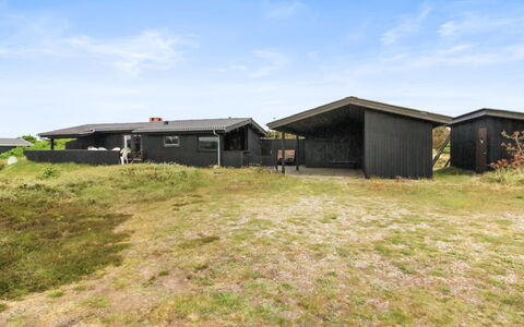 Svenne - 500M from the Sea: Bâtiment, Maison, Bois, Domicile, Toit, Chalet, Zone Résidentielle, Arbuste, Architecture