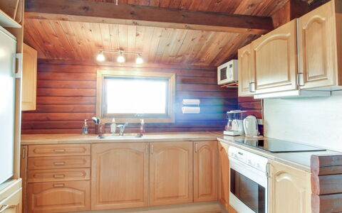 Svenne - 500M from the Sea: Sol, Bois, Design Intérieur, Sol, Cuisine, Plafond, Comptoir, Cabinetry, Pièce, Tache De Bois