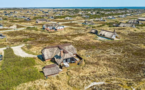 Slava - 250M from the Sea: Toit, Lot Terre, Chalet, Domicile, Zone Rurale, Cabanon, Siding, Batiments Jardin, Cabane En Rondins, Cabane