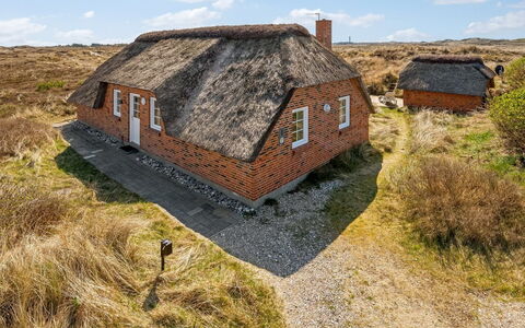 Slava - 250M from the Sea: Toit, Lot Terre, Chalet, Domicile, Zone Rurale, Cabanon, Siding, Batiments Jardin, Cabane En Rondins, Cabane