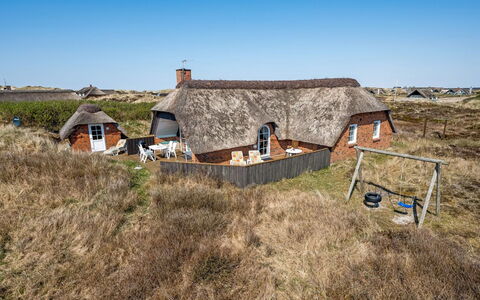 Slava - 250M from the Sea: Toit, Lot Terre, Chalet, Domicile, Zone Rurale, Cabanon, Siding, Batiments Jardin, Cabane En Rondins, Cabane