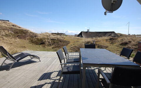 Edvard - 400M from the Sea: Toit, Maison, Domicile, Chalet, Siding, Biens, Allée, Batiments Jardin, Cour, Cabanon