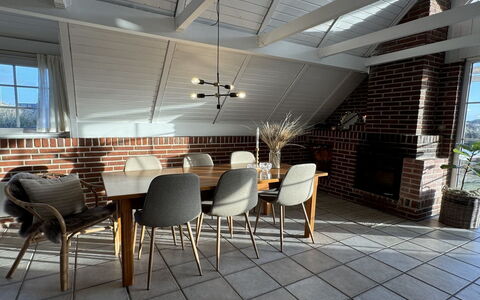 Edvard - 400M from the Sea: Toit, Maison, Domicile, Chalet, Siding, Biens, Allée, Batiments Jardin, Cour, Cabanon