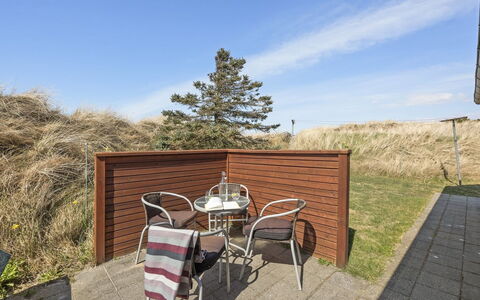 Didrika - 800M from the Sea: Herbe, Maison, Toit, Domicile, Chalet, Arbuste, Lot Terre, Zone Rurale, Ferme, Couverture De Sol