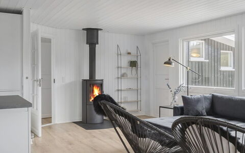 Rolfkarl - 500M from the Sea: Bois, Sol, Sol, Design Intérieur, Parquet, Meubles, Domicile, Plafond, Salon, Dur