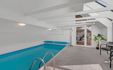 Laetitita - from the Sea: Sol, Sol, Plafond, Piscine, Conception, Daylighting, Grenier, Salle, Tuile, Parquet