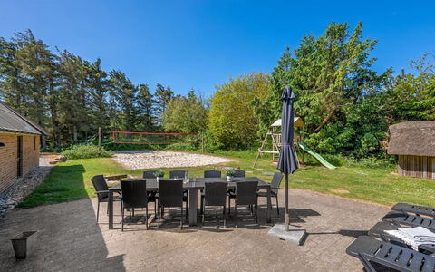 Laetitita - from the Sea: Lot Terre, Ombre, Chalet, Aménagement Paysager, Jardin, Biens, Pelouse, Cour, Allée, Ferme