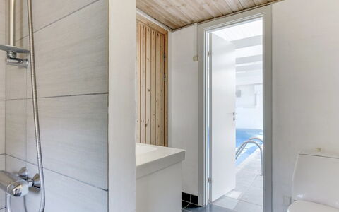 Laetitita - from the Sea: Sol, Sol, Luminaire Plomberie, Bois, Salle De Bains, Design Intérieur, Plafond, Toilette, Évier, Plomberie