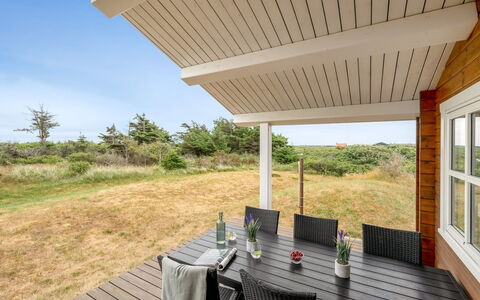 Herfrid - 600M from the Sea: Herbe, Maison, Toit, Domicile, Chalet, Arbuste, Lot Terre, Zone Rurale, Ferme, Couverture De Sol