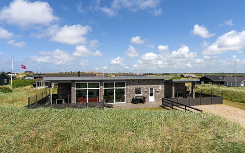 Synthia - 300M from the Sea: Biens, Ferme