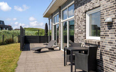 Synthia - 300M from the Sea: Biens, Ferme