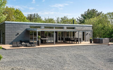 Hiorulf - 1.4Km from the Sea: Herbe, Maison, Toit, Domicile, Chalet, Arbuste, Lot Terre, Zone Rurale, Ferme, Couverture De Sol