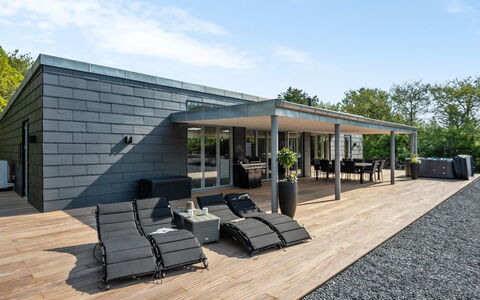 Hiorulf - 1.4Km from the Sea: Herbe, Maison, Toit, Domicile, Chalet, Arbuste, Lot Terre, Zone Rurale, Ferme, Couverture De Sol