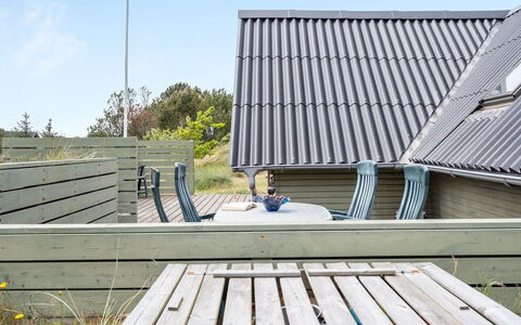 Hinz - from the Sea: Zone Résidentielle, Arbuste, Maison, Domicile, Jardin, Biens, Ombre, Aménagement Paysager, Pelouse